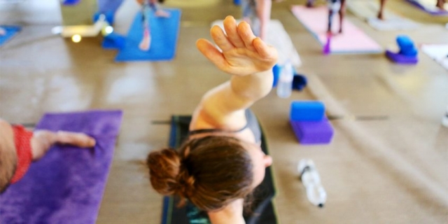 Hand Stretch Close Slide